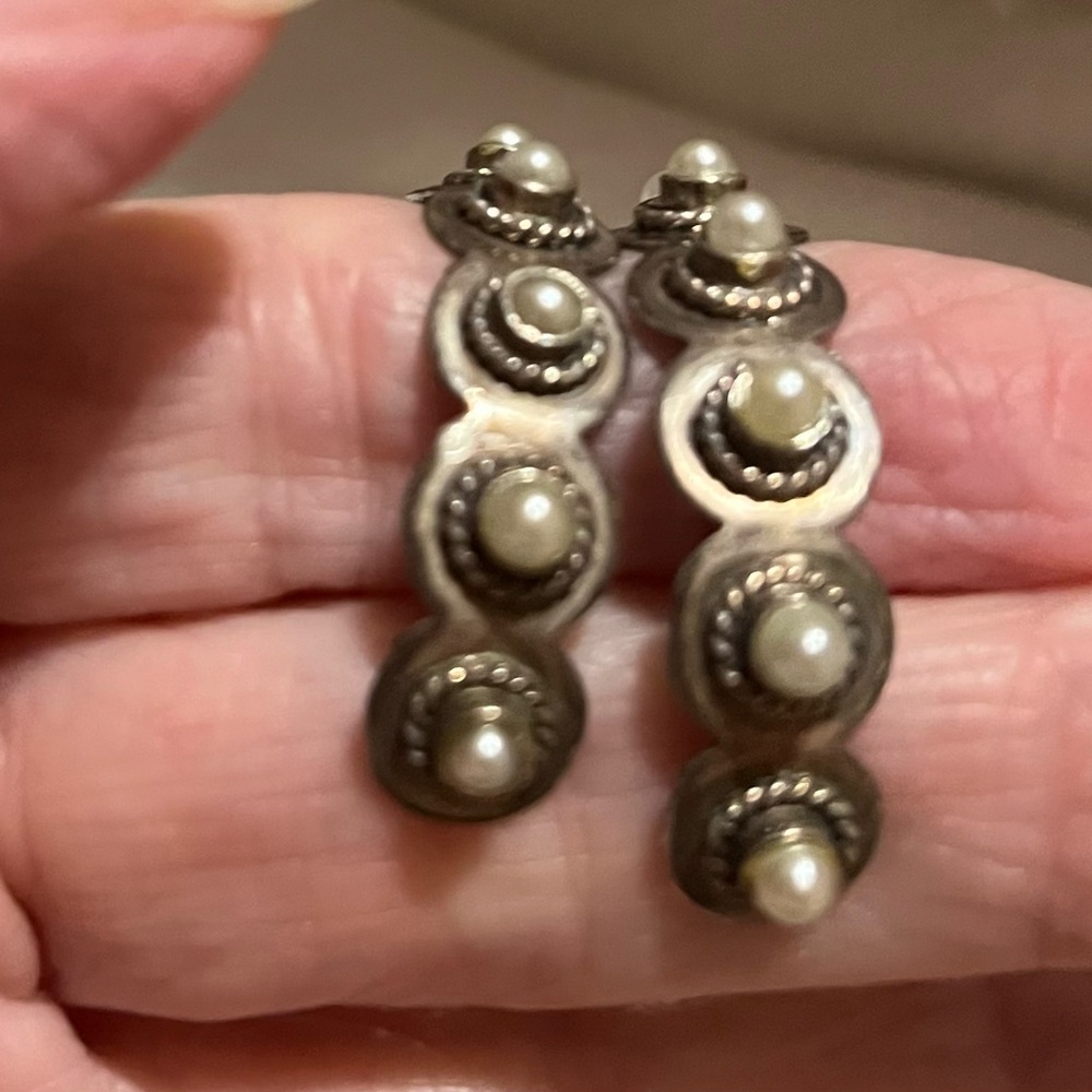 Vintage Sterling Silver and Pearl Hoop Earrings Chic Edgy Native American vibes - Picture 6 of 10